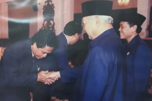 Presiden Soeharto dan Menpen Harmoko di Istana Negara, 1987 (foto Sekneg)