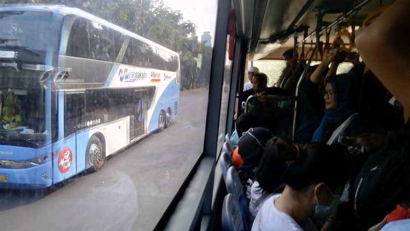 Armada bus TransJakarta (foto Nur Terbit)