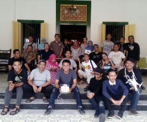 PANGKALPINANG memiliki banyak destinasi wisata, gambar saat komunitas blogger Jakarta mampir di rumah antik keluarga Tionghoa di Kota Pangkalpinang (dok pribadi)