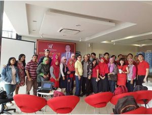 Komunitas Blogger yang diundang ke acara Wismaya Residence Bekasi (foto : Utie/Grup WA)