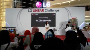 saat acara launching kulkas LG di Atrium Senayan City Mal, Jakarta, Jumat 21 Juli 2017 (foto Nur Terbit)
