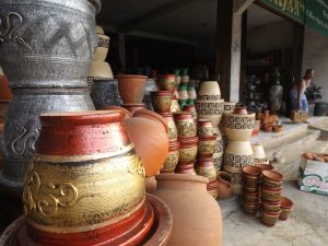 Berbagai jenis keramik produksi Plered, Kabupaten Purwakarta, Provinsi Jawa Barat (foto : Nur Terbit)