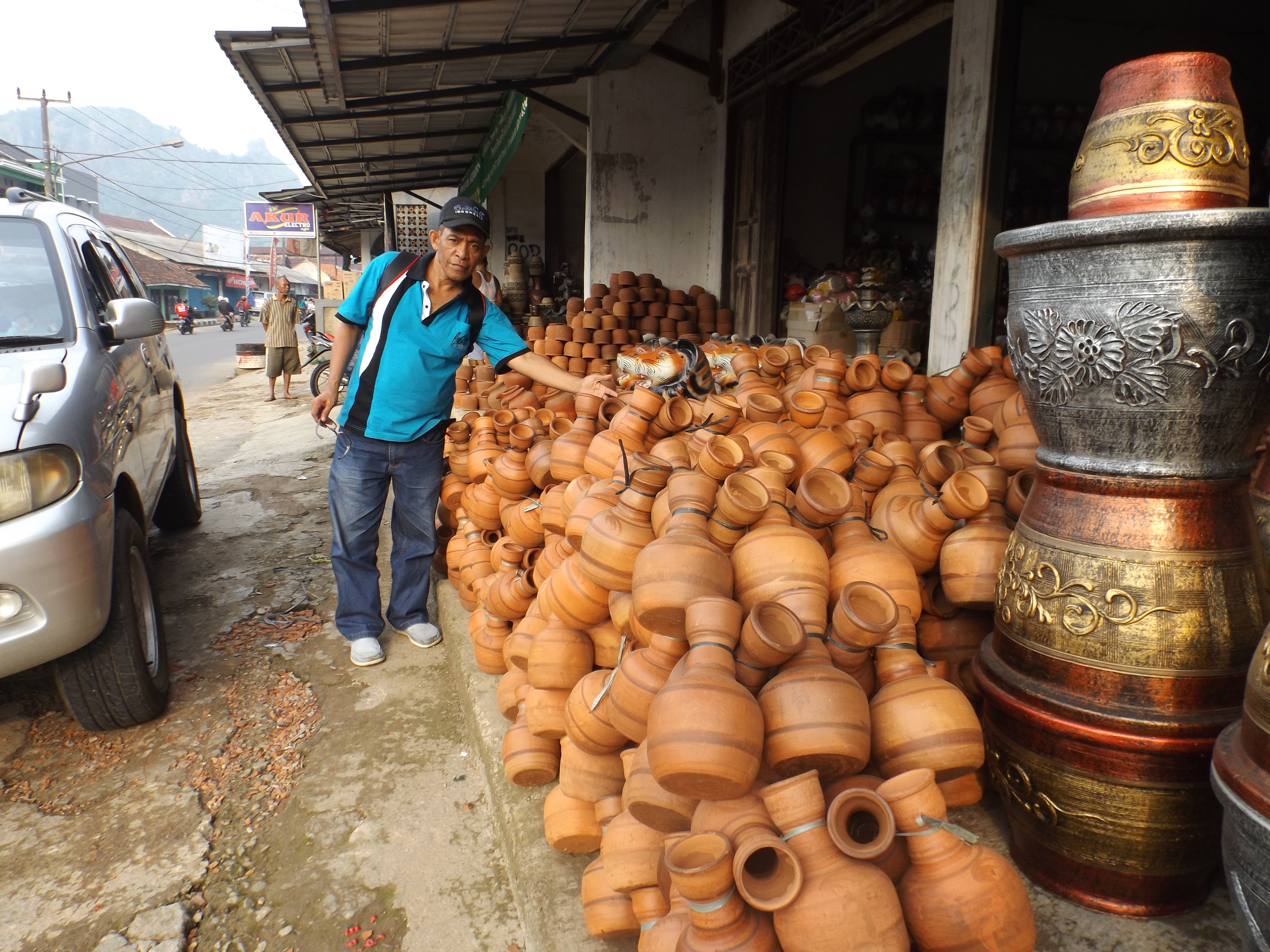 Rahasia di Balik Pesona Keramik Plered