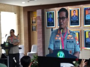 Kombes Pol Raden Prabowo Argo Yuwono, Humas Polda Metro Jaya sedang memberikan sambutan (foto Nur Terbit)