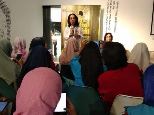 Ibu Ir. Murni Titi Resdiana, MBA, Asisten Utusan Khusus Presiden Bidang Pengendalian Perubahan Iklim sedang memberikan materi (foto : Nur Terbit)