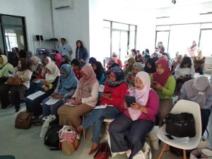 Perempuan dan Hutan : Komunitas blogger yang hadir, umumnya blogger perempuan (foto : Nur Terbit),