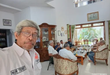 Ilustrasi : Kumpul para penulis buku (foto : Nur Terbit)