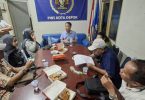 Afifah ketika mengadu ke PWI Kota Depok sebagai korban dugaan penganiayaan (dok PWI Kota Depok)