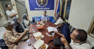 Afifah ketika mengadu ke PWI Kota Depok sebagai korban dugaan penganiayaan (dok PWI Kota Depok)