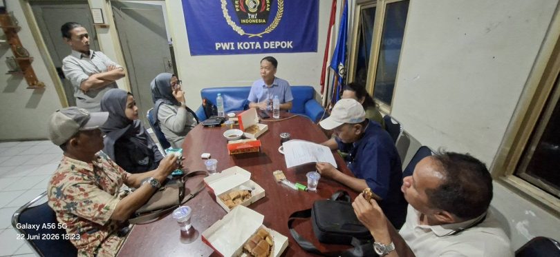 Afifah ketika mengadu ke PWI Kota Depok sebagai korban dugaan penganiayaan (dok PWI Kota Depok)