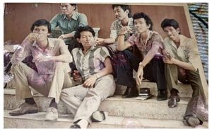 Bersama teman-teman wartawan peliput sidang di pengadilan (foto dok Nur Terbit)