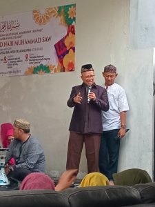 Ustadz Abdul Hafid Paronda sedang memberikan ceramah pada Haul 3 Tahun Abidin Beddu (foto Nur Terbit)