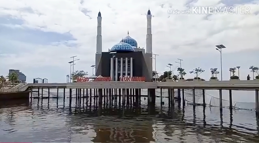 Salat Subuh Berjamaah di Anjungan Pantai Losari