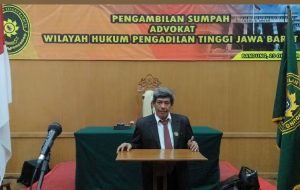 Saat persiapan sumpah sebagai advokat, pengacara, di PT Jawa Barat di Bandung (foto dok Nur Terbit)
