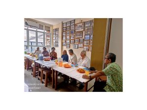 Suasana diskusi buku yang berlangsung hangat (foto : Nur Terbit)