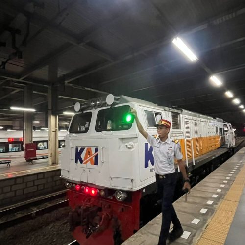 Naik Kereta Pakai Surat Vaksin Di Era Covid