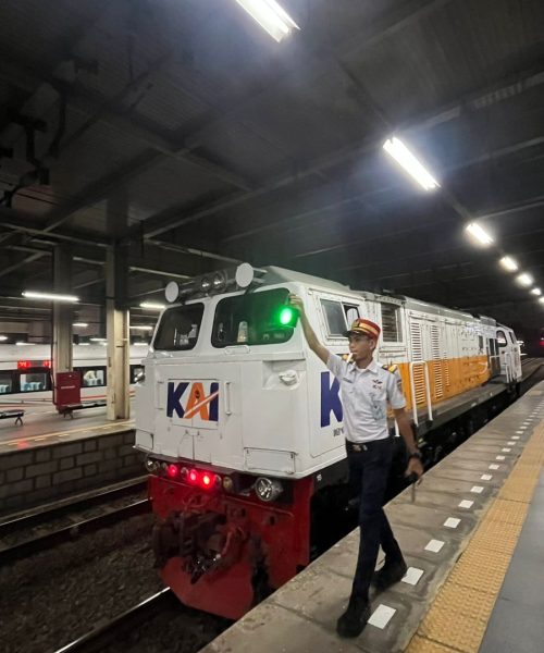 Naik Kereta Pakai Surat Vaksin Di Era Covid